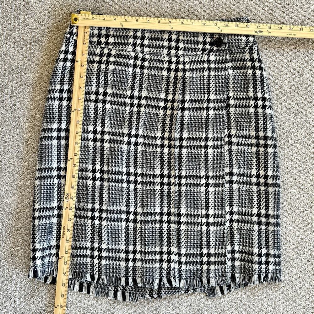Isaac Mizrahi Sz 12 Black White Plaid Wrap Skirt Wool Blend Fringe Hem Business - Picture 3 of 9